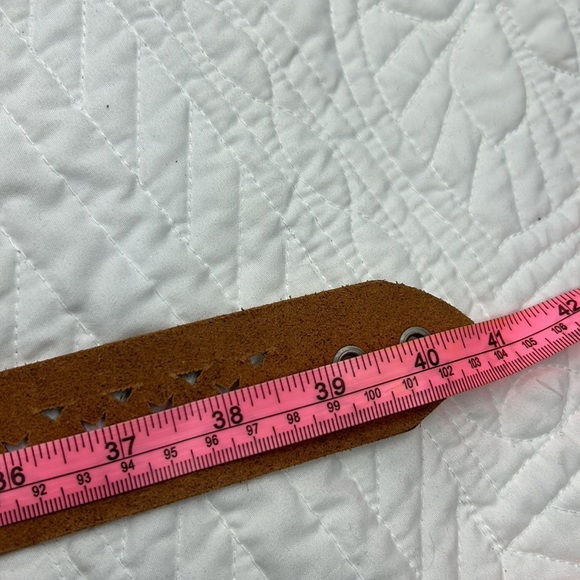 One Star •L• 100% Genuine Leather Star Cut Out Off White Belt - Picture 9 of 9